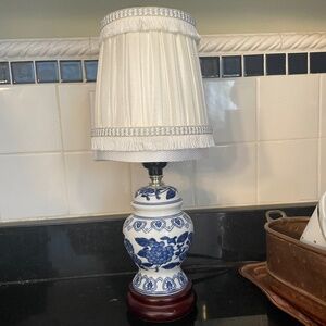 Gorgeous Ginger Jar Chinoiserie Table Lamp With Shade
